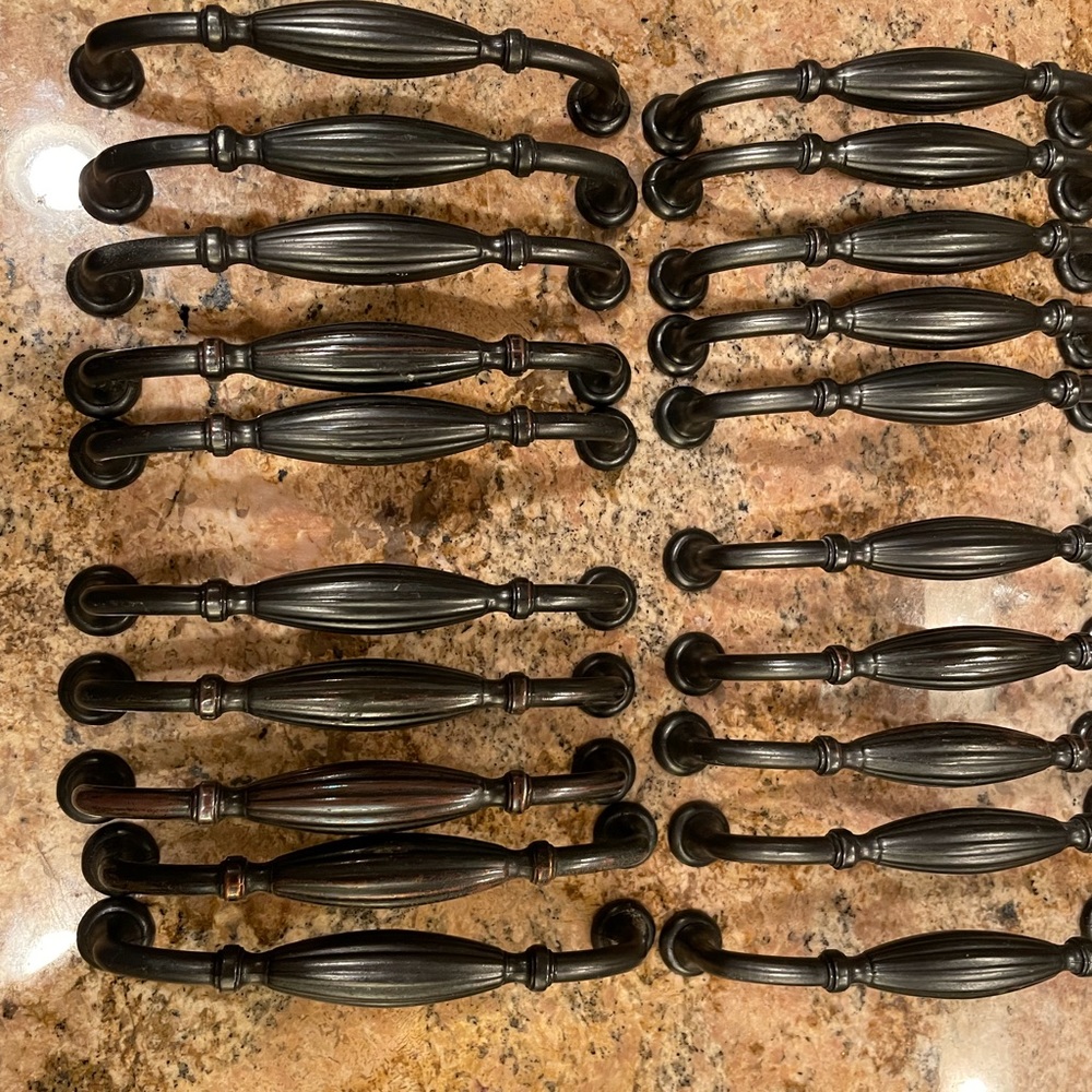 Cabinet door pulls